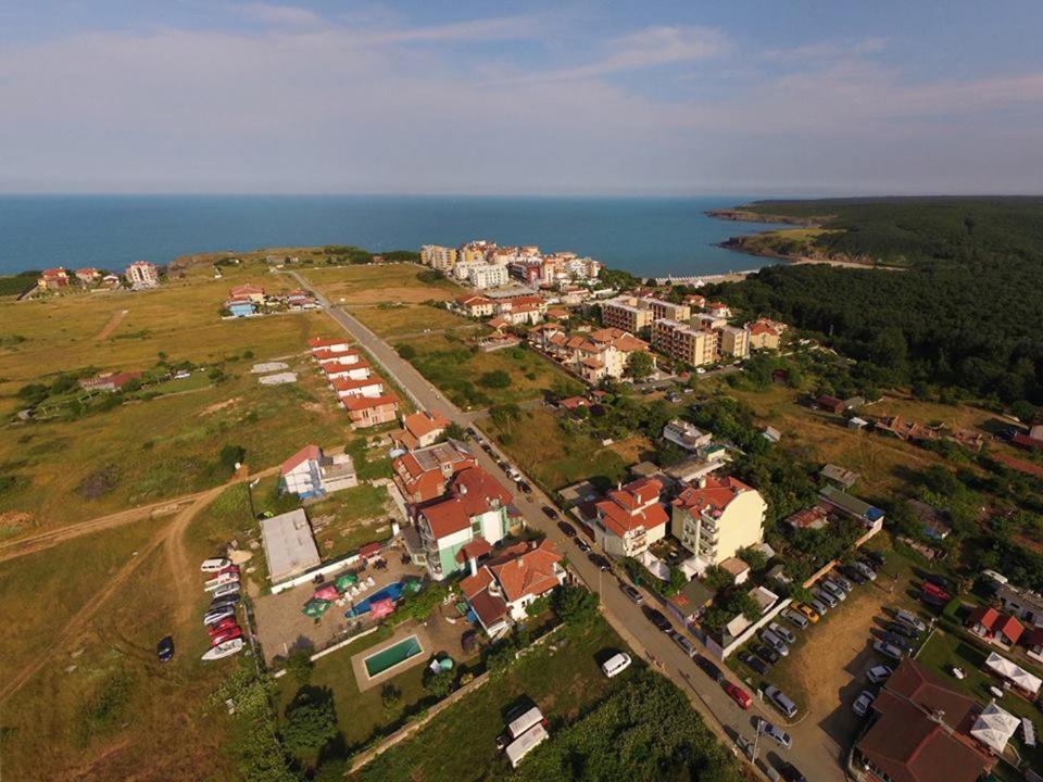 Family Hotel Gogov Sinemoretz Bagian luar foto