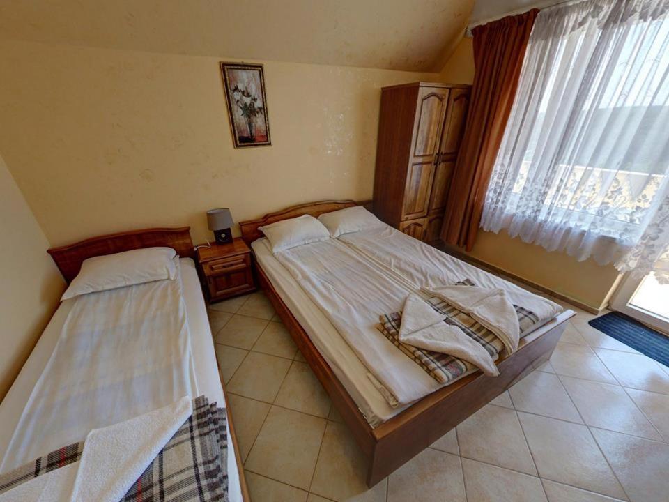 Family Hotel Gogov Sinemoretz Bagian luar foto