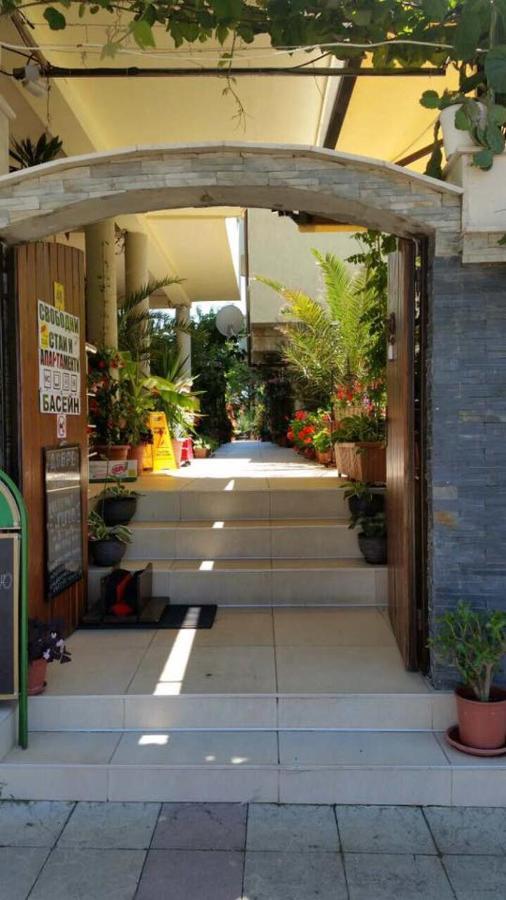 Family Hotel Gogov Sinemoretz Bagian luar foto
