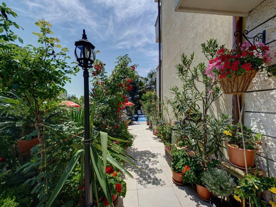 Family Hotel Gogov Sinemoretz Bagian luar foto