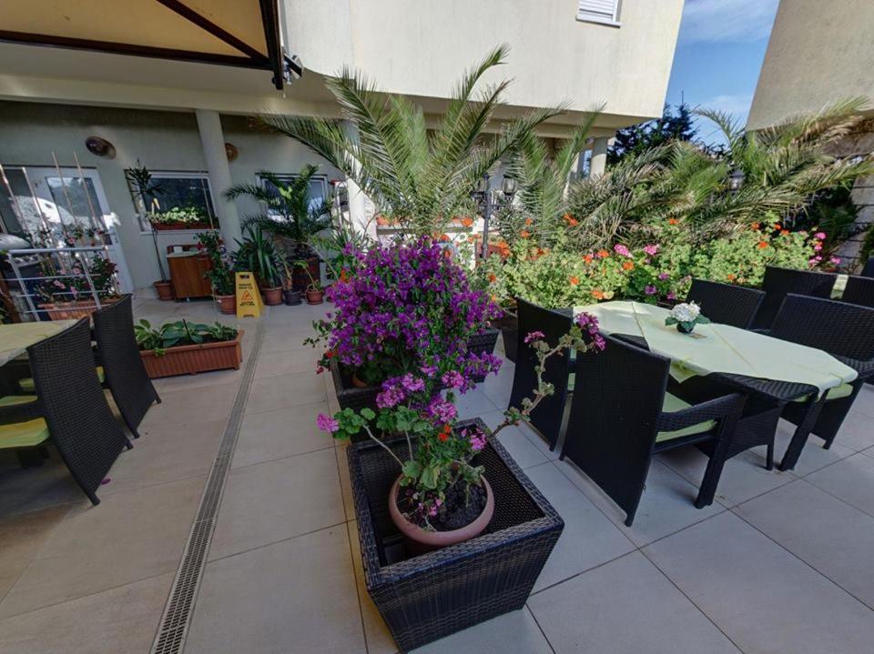 Family Hotel Gogov Sinemoretz Bagian luar foto