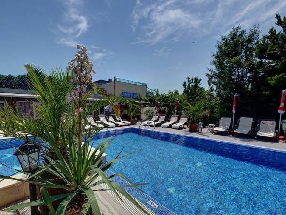 Family Hotel Gogov Sinemoretz Bagian luar foto
