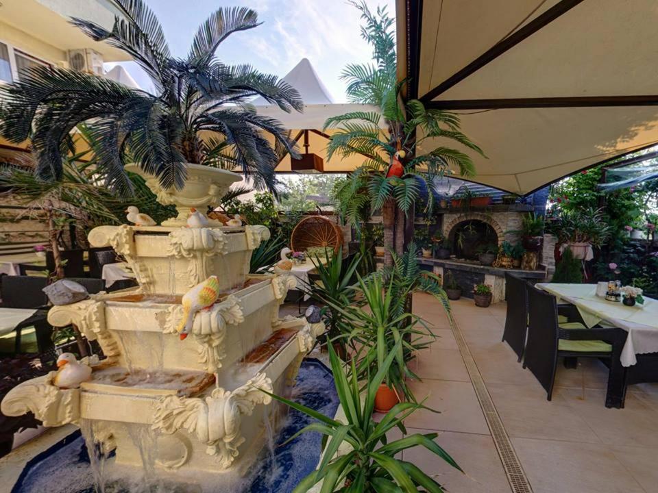 Family Hotel Gogov Sinemoretz Bagian luar foto