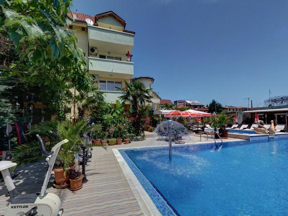 Family Hotel Gogov Sinemoretz Bagian luar foto