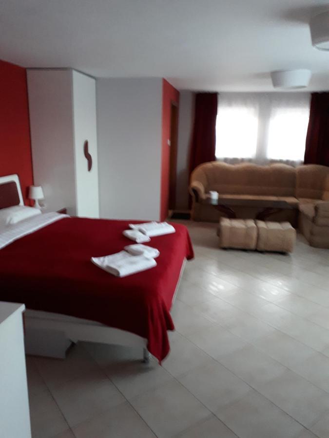 Family Hotel Gogov Sinemoretz Bagian luar foto