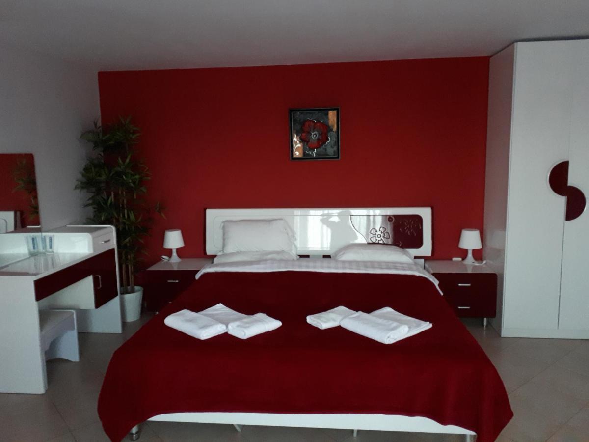 Family Hotel Gogov Sinemoretz Bagian luar foto