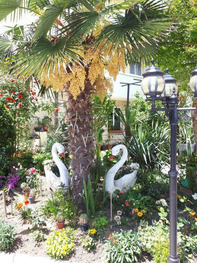 Family Hotel Gogov Sinemoretz Bagian luar foto