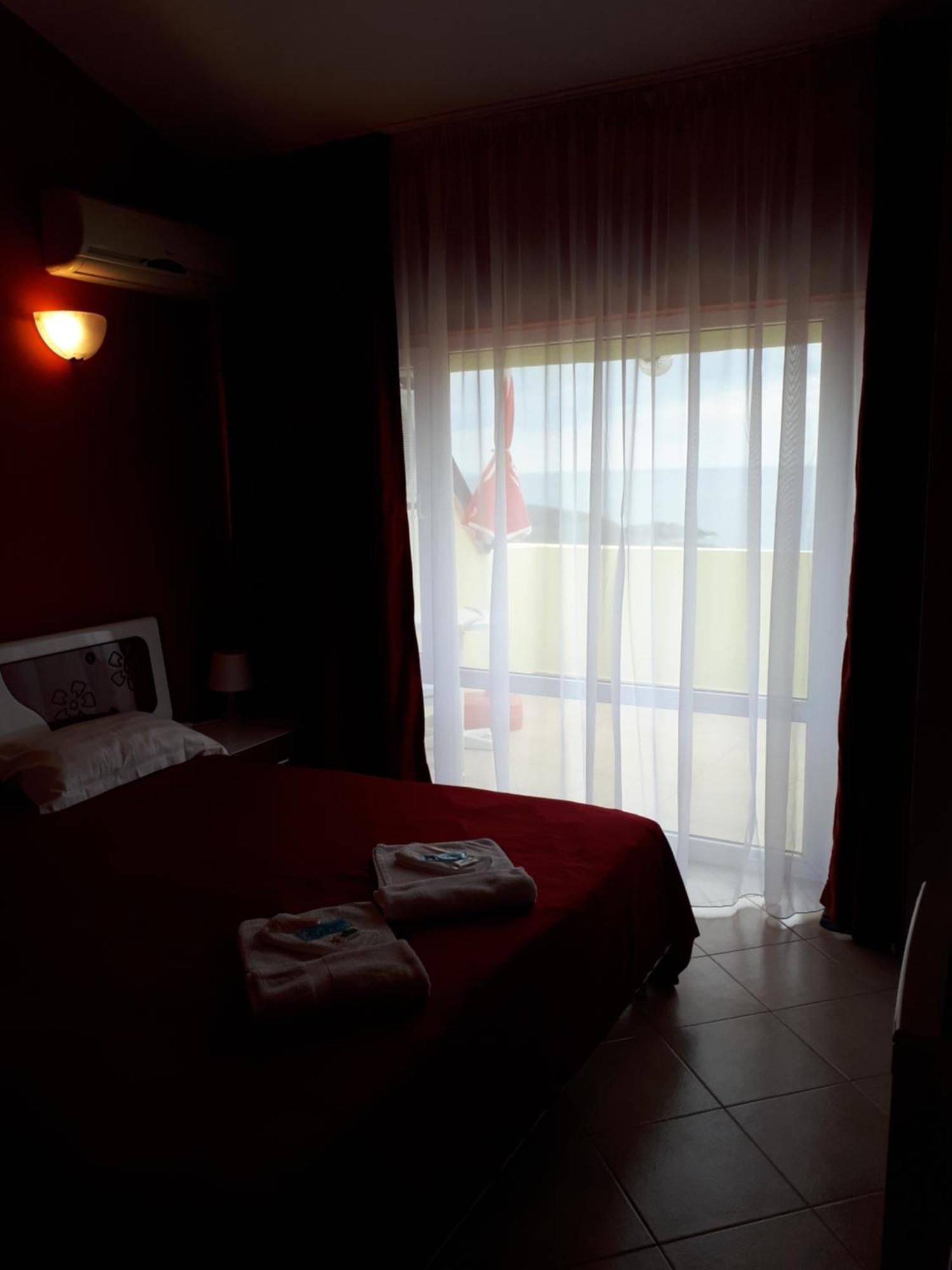 Family Hotel Gogov Sinemoretz Ruang foto